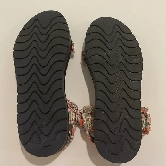 Universal Thread Platform Sandals - Picture 6 of 8